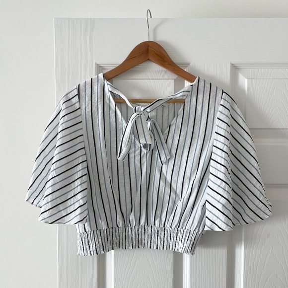 Moon River Women's White Flutter Sleeve Smocked Striped Crop Top Size L - Picture 5 of 5